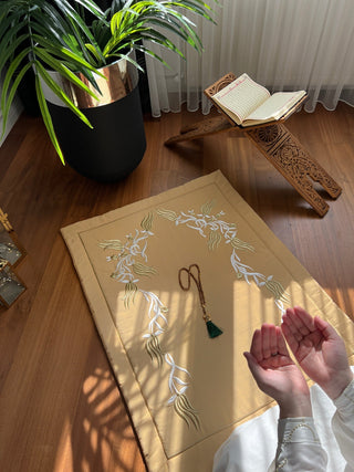 Tulip Design Luxury Prayer Rug - Gold-white Colour Embroidered On Gold Fabric