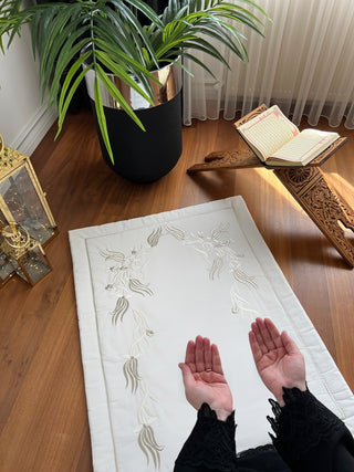 Tulip Design Luxury Prayer Rug - Silver-white Colour Embroidered On Off White Fabric